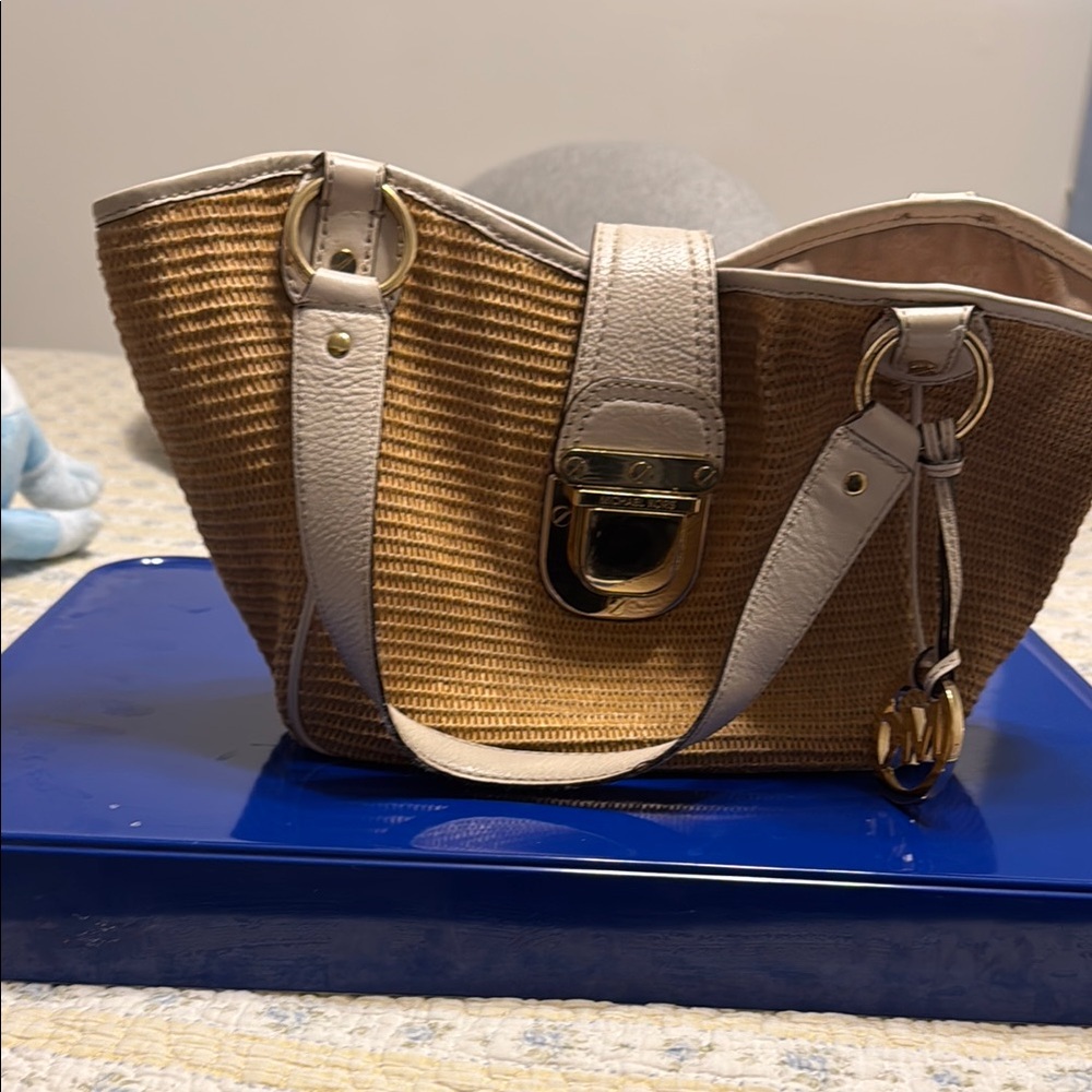 Michael Kors Tan and Cream Shoulder Bag with Elegant Design